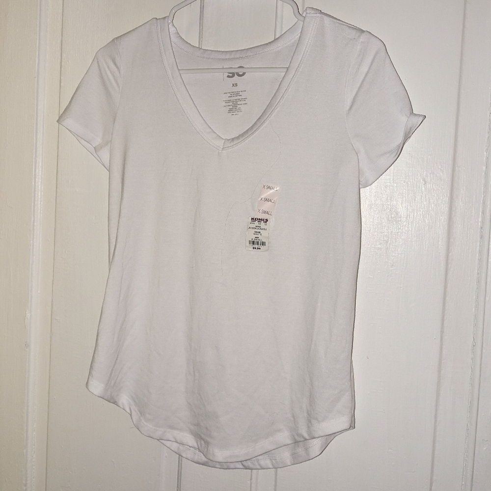 White t shirt with tags